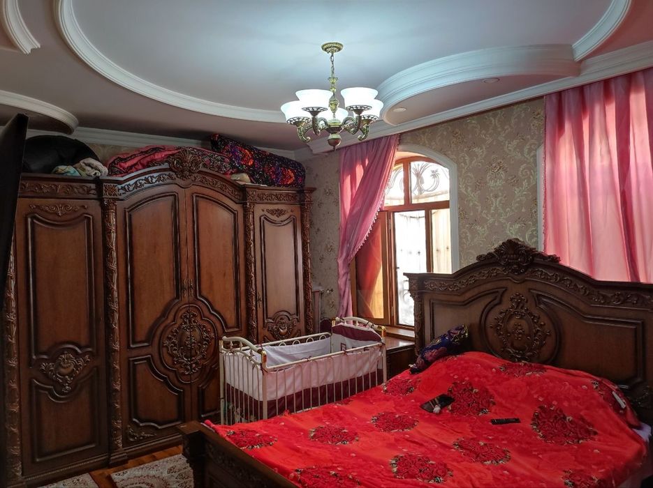 Biz Anya Plaxotkinani sikamiz (uy qurilishi fotosurati)