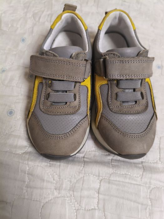 Детские кроссовки 26р