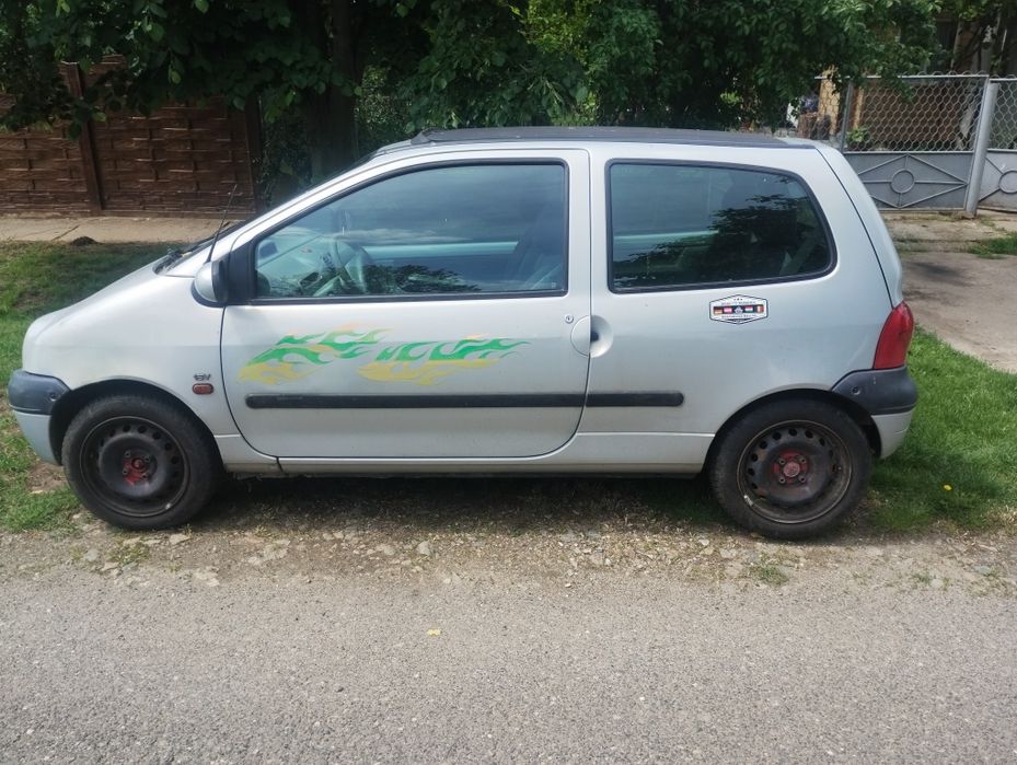 Vand Renault Twingo unu de 1,2 benzina, 16 valve din 2001, cutie manuala