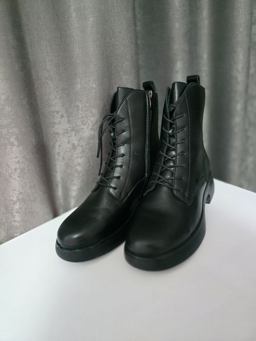 Дамски черни боти