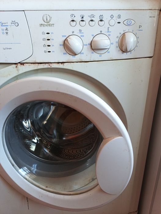 Продавам пералня индезит- работеща - 20евро..