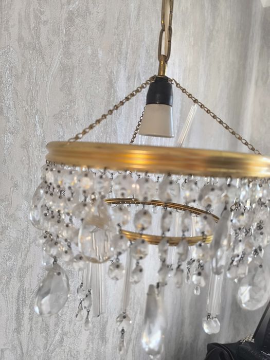 Продам хрустальную люстру.