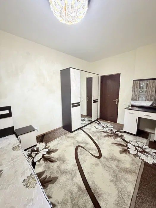 Продаётся 2-х  комнатная квартира Янгихаёт, Чоштепа