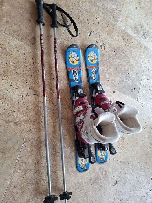 Skiuri și bețe copii