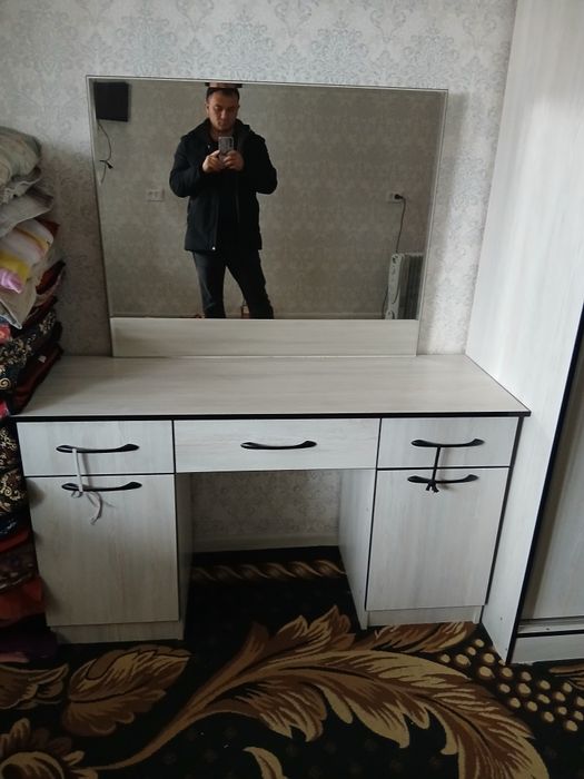 Stenka va trimo sotiladi stenkani oynalariyam bor ikkalasiyam yangiday