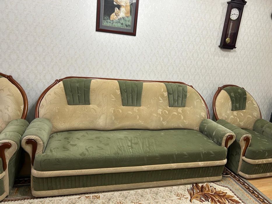 Продам диван с креслами ( 8 мкр)