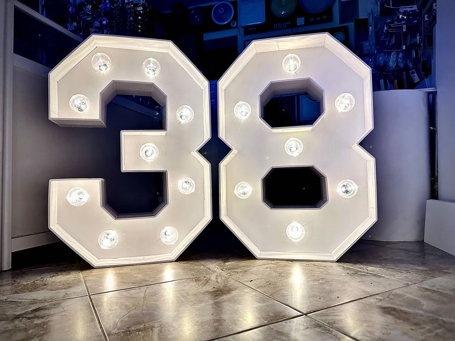 Светещи цифри/ букви