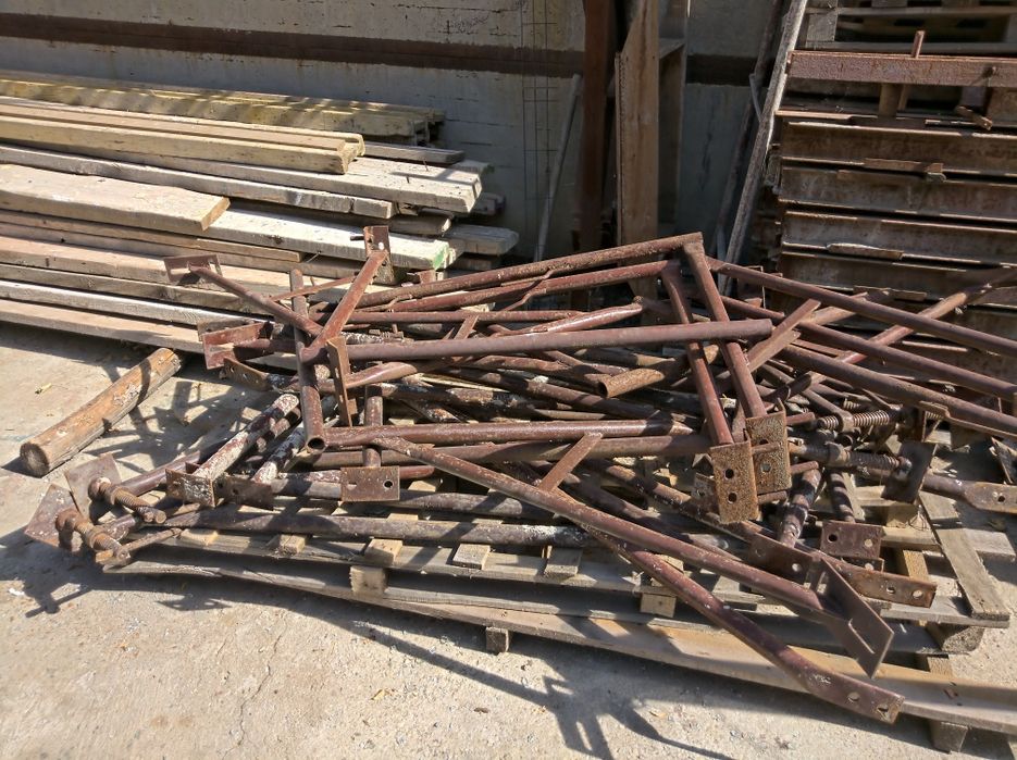 Продавам метален кофраж - универсал