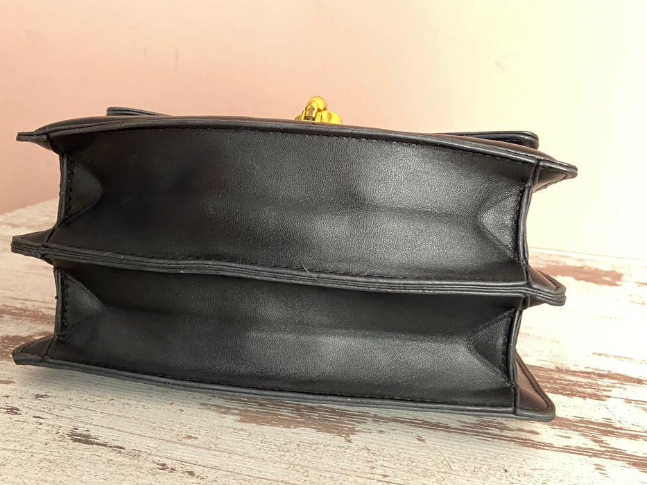 Малка кожена чанта