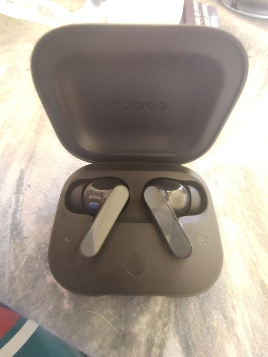 Căști Motorola Buds