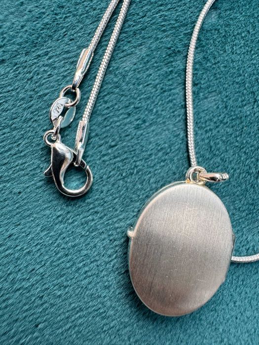 Винтидж сребърен медальон-кутийка 925