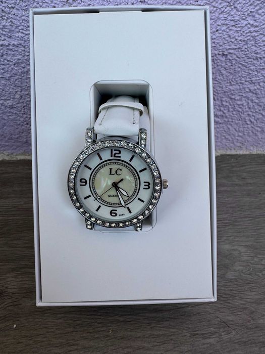 Дамски часовници различни видове