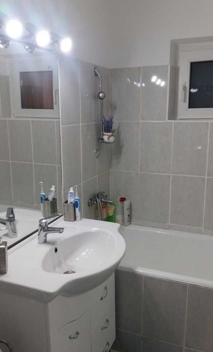 Vând apartament 3 camere