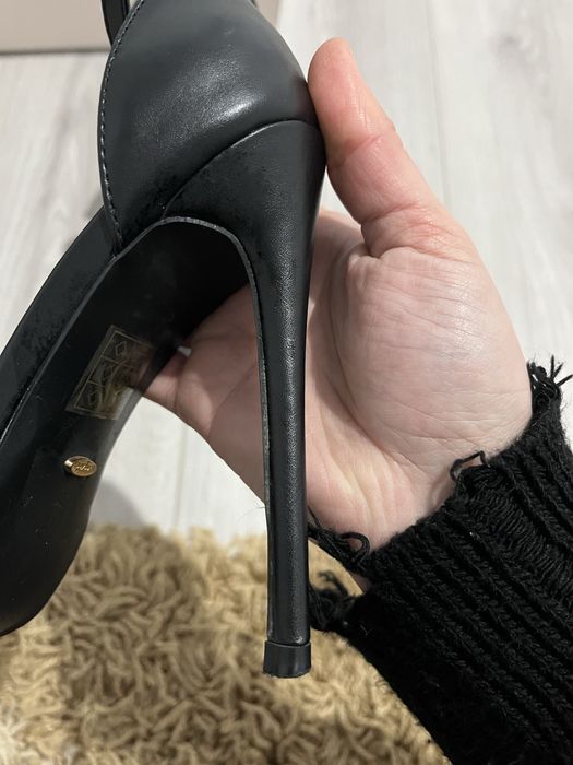 Sandale cu toc , purtate o songura data , marime 37