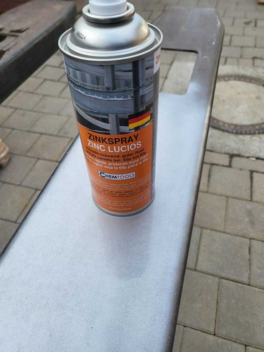 Spray bronz cu vopsea rezistenta +300 grade.Spray zinc lucios.Spray vopsea zinc pentru retus sau grund zinc spray anti rugina