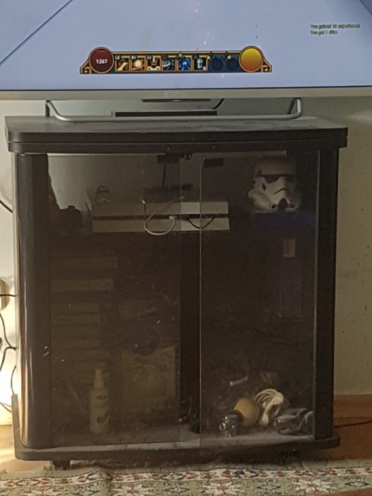 comoda după cum arata în foto