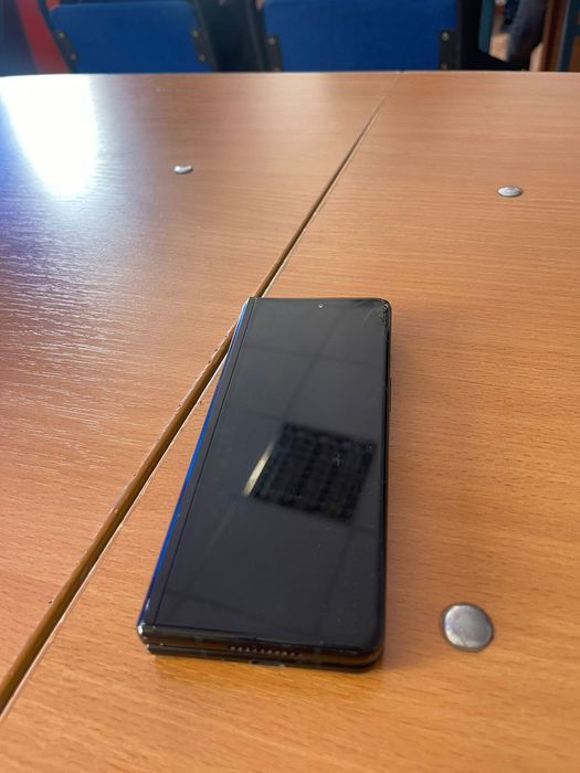 Galaxy ZFold 3 256Гб в хорошем состояний.