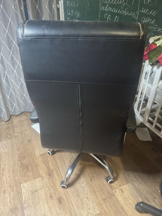 Офисное кресло продается