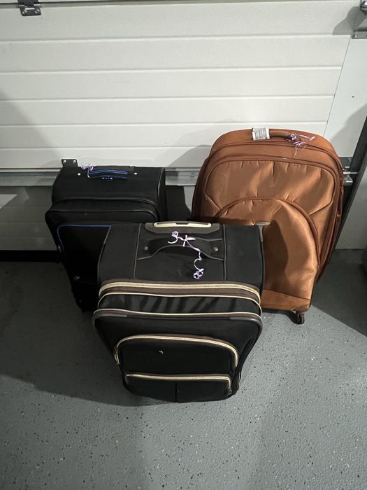 Vand geamantane calatorii