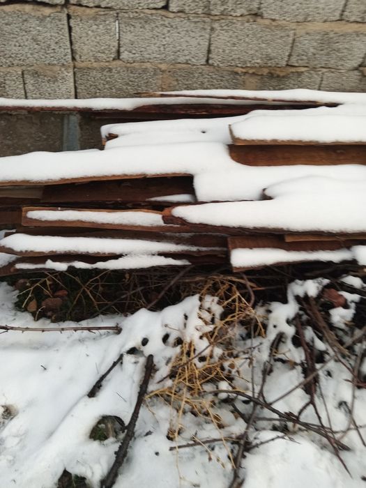 Кругляк ағаштар сатылады.