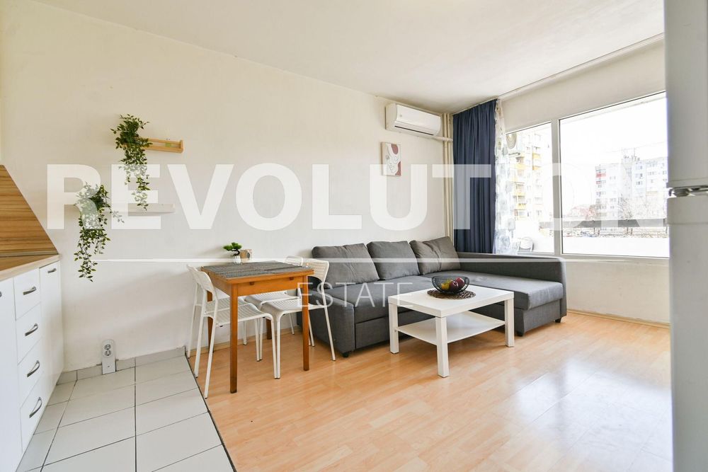 Двустаен апартамент в ж.к. Люлин 9