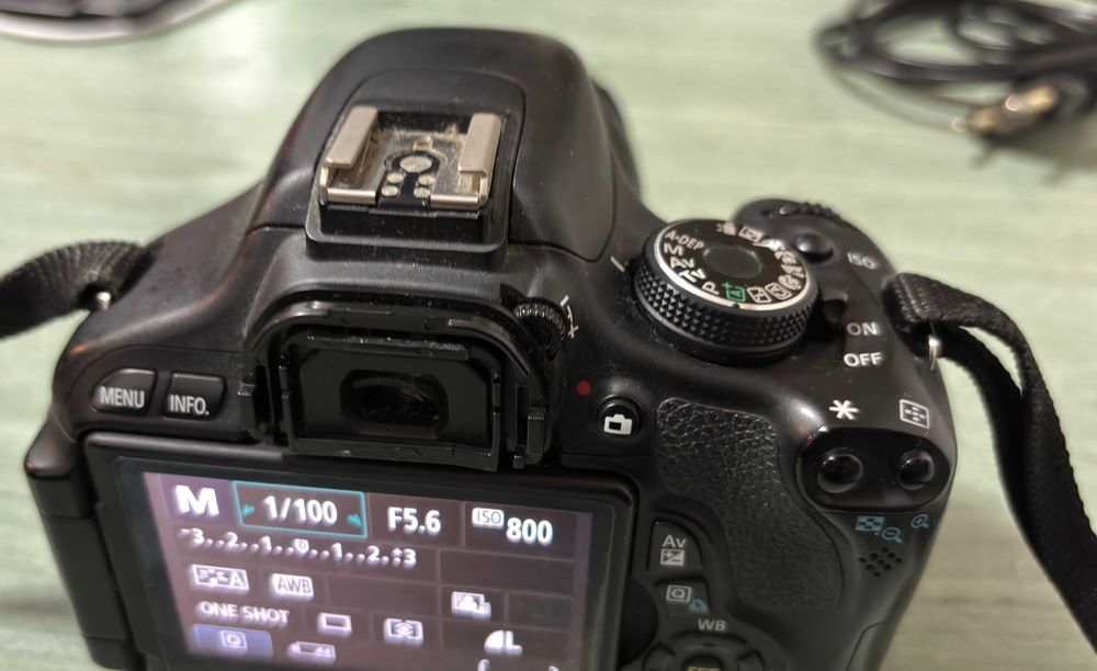 Canon EOS Rebel T3i / 600D