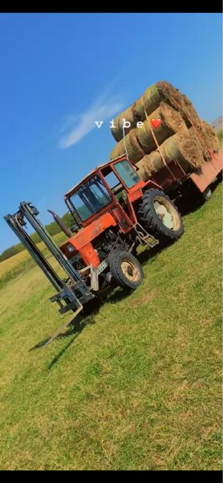 De vânzare sau schimb cu grebla braț stivuitor cu adaptare făcută pentru tractor UTB 650