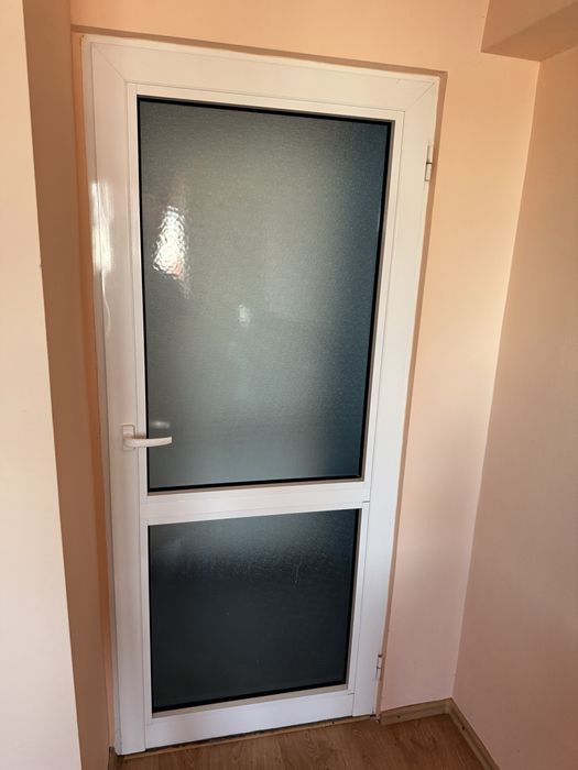 Usa termopan cu geam