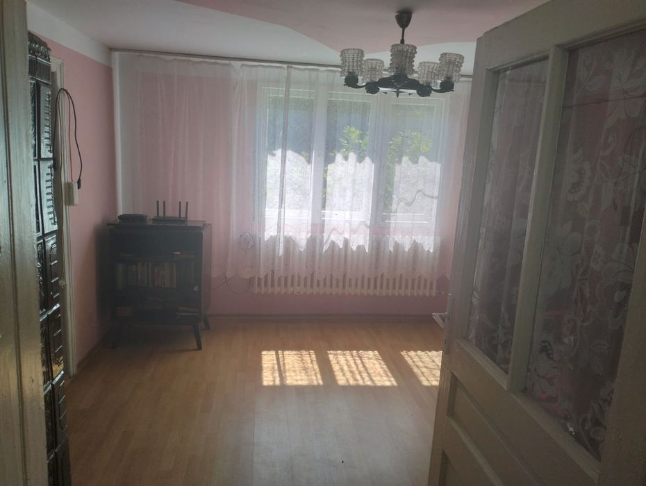 Casă de vânzare!