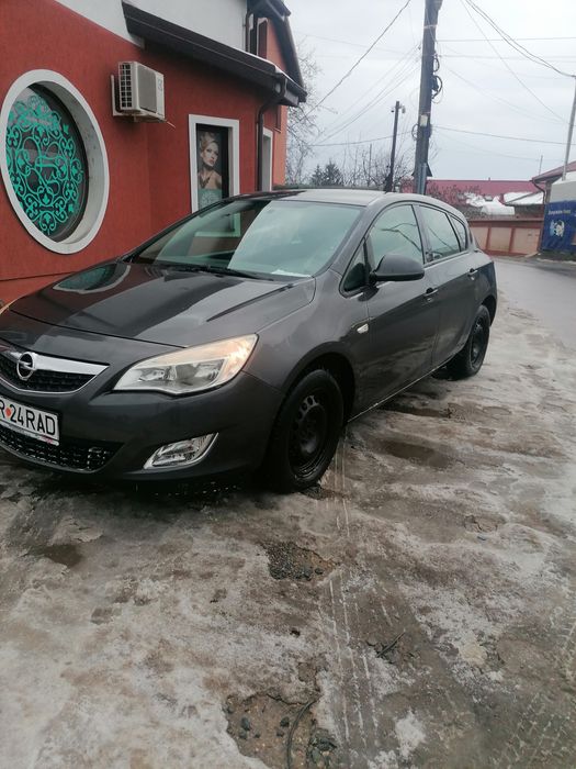 Vând sau schimb Opel astra j 1.4 benzina