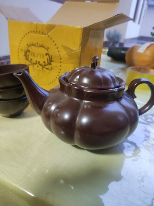 Чайник маленький и чашки