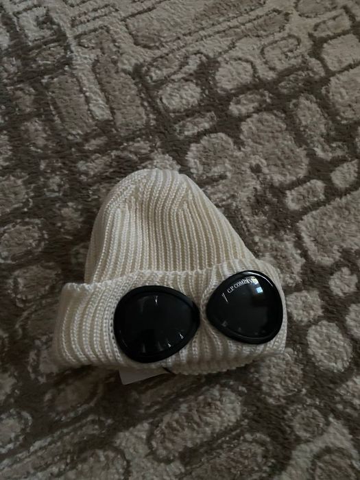 Продам ориг C.P.шапку.