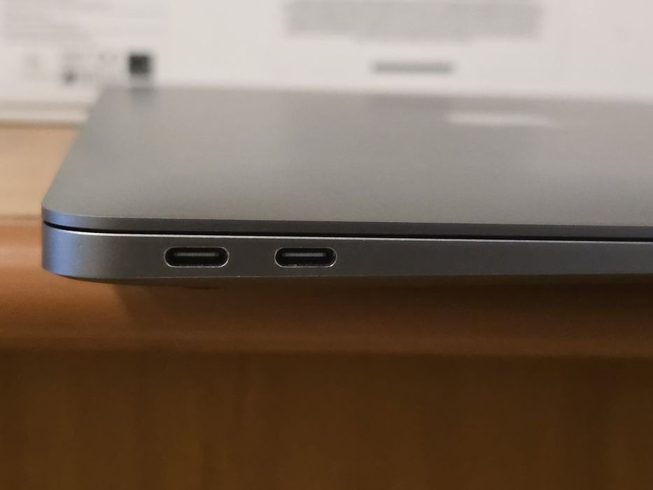MacBook Air M1 Като нов 13 инча A2337