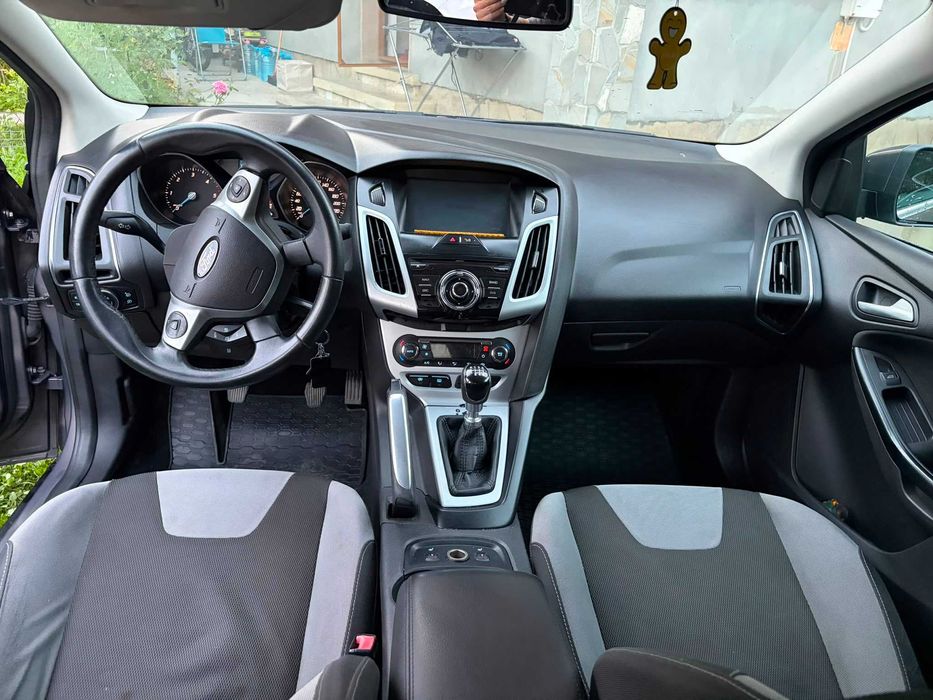 FORD Focus 2011 — imagine 5