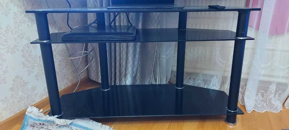 Продам телевизор Самсунг 102, 3D с подставкой