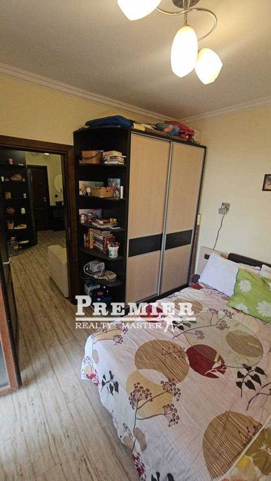 Продава се двустаен апартамент на първа линия в Свети Влас