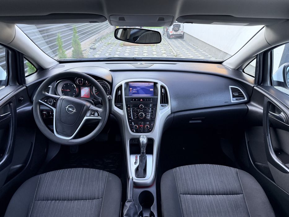 Opel Astra J Sports Tourer 2.0 CDTI Automat | 2013 | 244.000 km | Recent adusă
