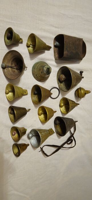 Vand colectie clopotei englezesti+turistici din bronz si alama. 8 poze