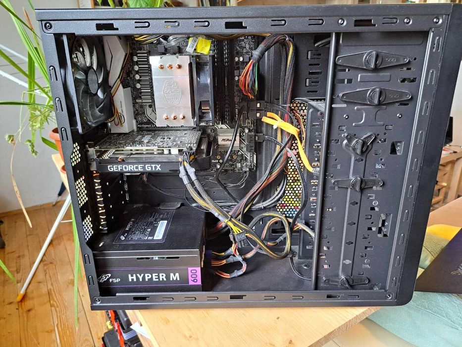 Геймърски компютър – GTX 1660 Ti 6GB / i5-7600K / 16GB RAM – Отлично състояние