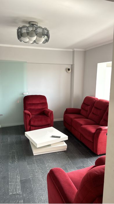 Proprietar Vand Apartament cu 3 camere zona centrala complet mobilat