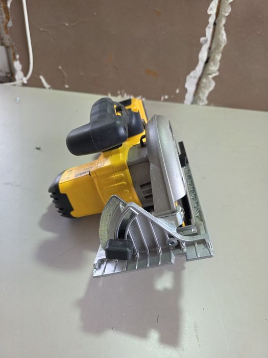 Dewalt DSC 391 с батерия