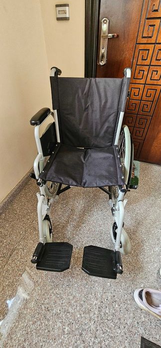 Сгъваема инвалидна количка в отлично състояние
