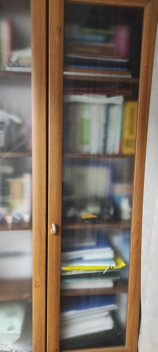 Продам книжный шкаф
