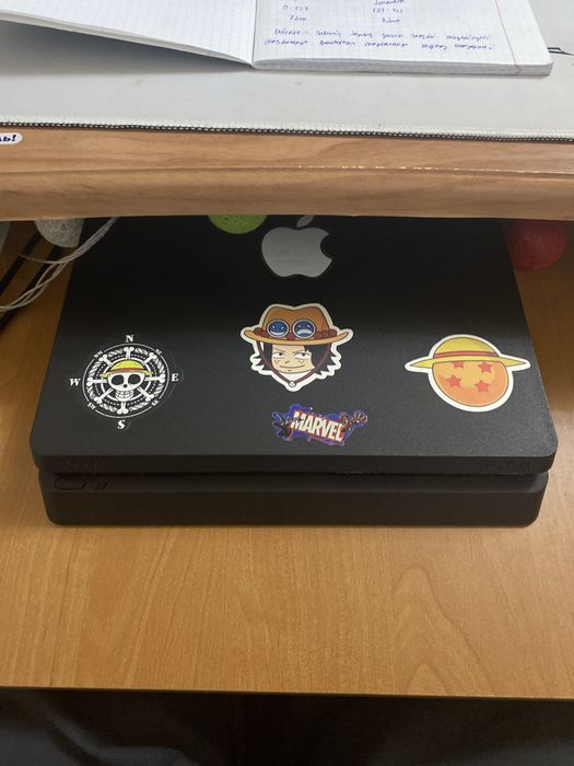 Play station 4 (slim)