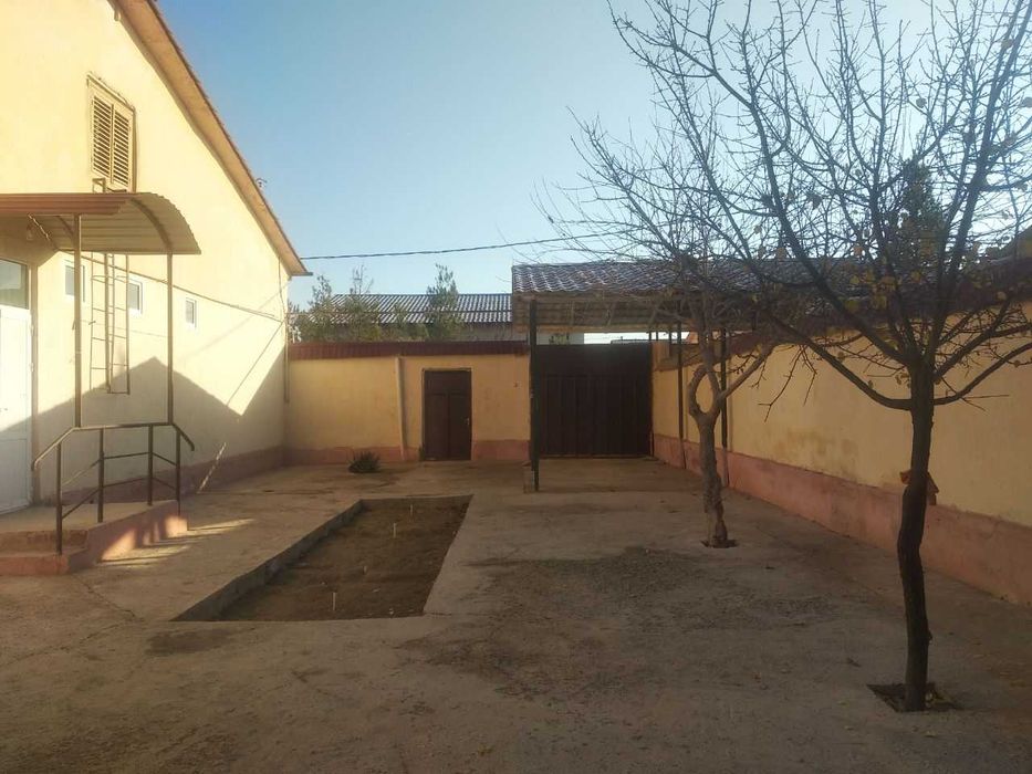 Котеж сотилади Навои Аэропортида жойлашган