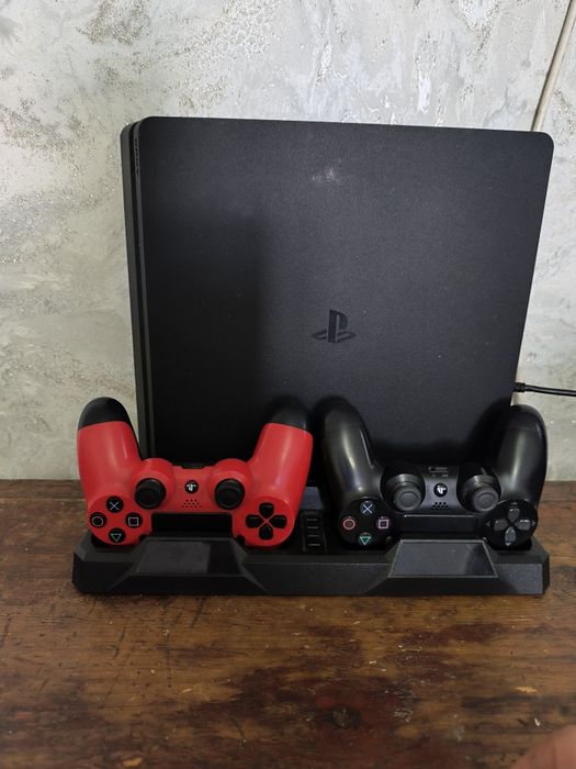 Продам ps4  slim