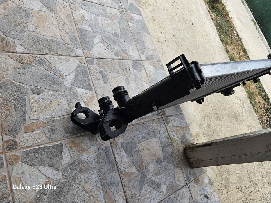 Vând radiator Iveco Daily