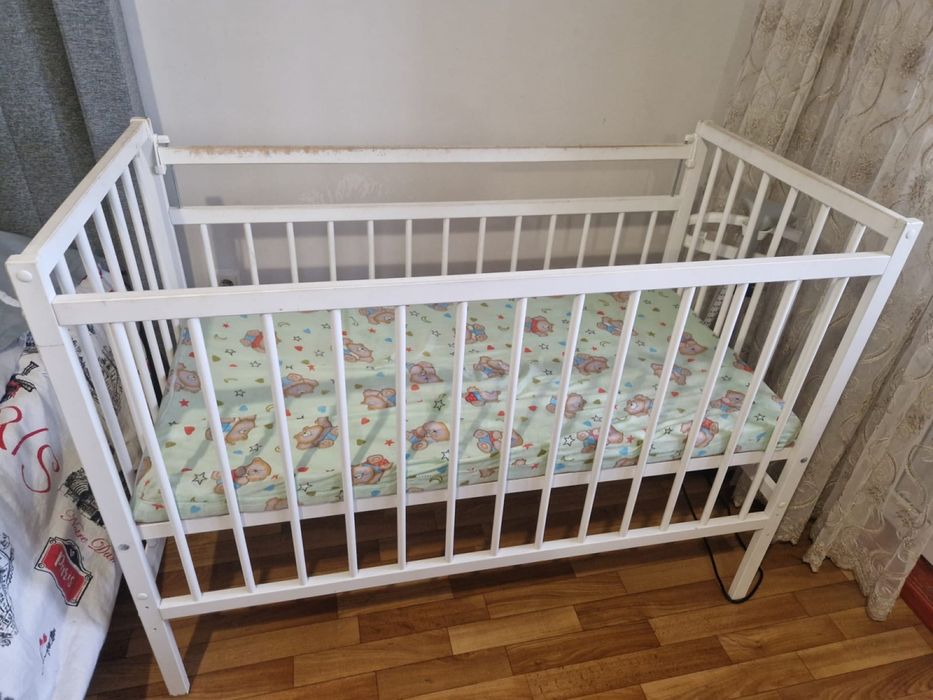 Коляска и манеж с матрасом.