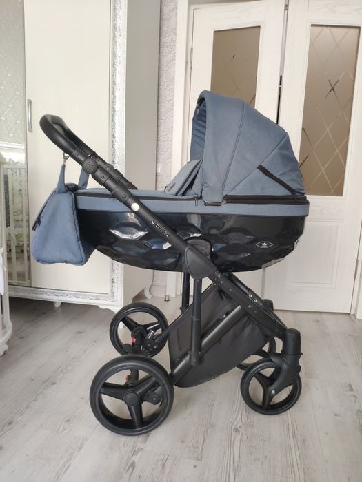 Продам коляску Adamex Chantal 2 в 1
