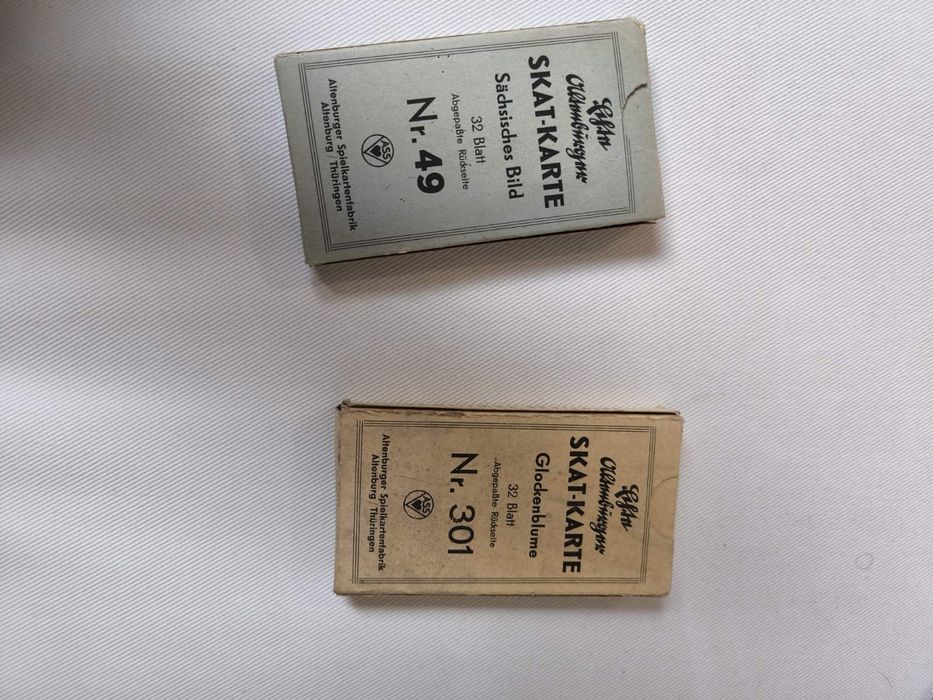 Продавам две тестета карти Altenburger Скат карти